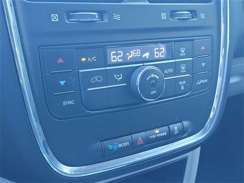 Used 2014 Chrysler Town & Country Touring image 28