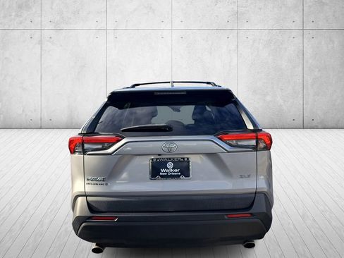 Used 2020 Toyota RAV4 XLE image 5