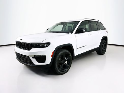 Used 2023 Jeep Grand Cherokee Limited w/ Black Appearance Package image 3