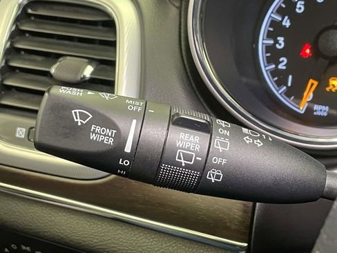 Used 2018 Jeep Grand Cherokee Limited image 43