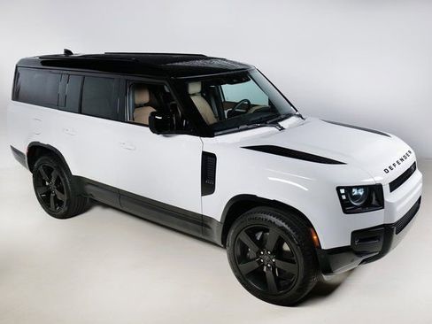 New 2026 Land Rover Defender 130 X-Dynamic SE image 30