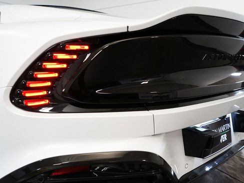 Used 2025 Aston Martin Vanquish image 28