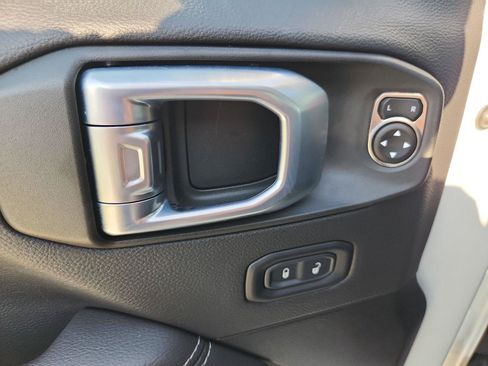 Used 2022 Jeep Wrangler Unlimited Sahara w/ Cold Weather Group AWD/4WD image 24