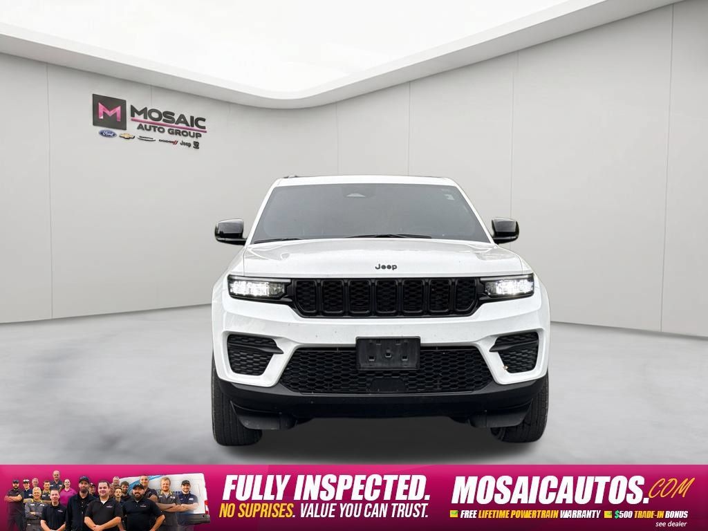 Used 2024 Jeep Grand Cherokee Altitude AWD/4WD image 2