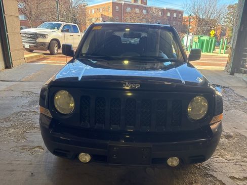 Used 2014 Jeep Patriot Latitude w/ Sun/Sound Group image 8