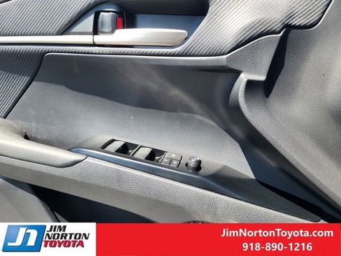 Used 2025 Toyota Camry SE image 24