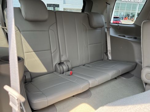 Used 2015 Chevrolet Tahoe LT w/ Luxury Package AWD/4WD image 5