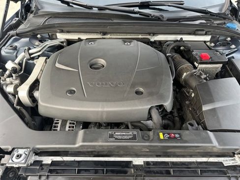 Used 2019 Volvo S60 T6 Momentum w/ Multimedia Package image 33