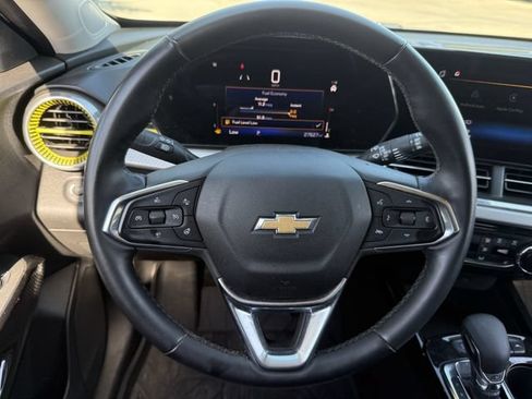 Used 2024 Chevrolet Trax LT w/ Driver Confidence Package FWD image 13