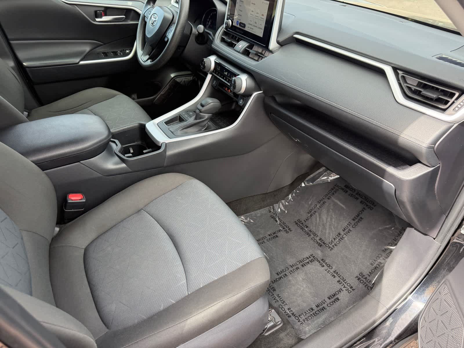 Used 2025 Toyota RAV4 XLE FWD image 30