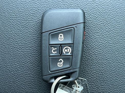 Used 2024 Volkswagen Tiguan SE R-Line FWD image 26
