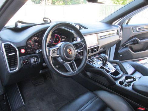 Used 2020 Porsche Cayenne image 51