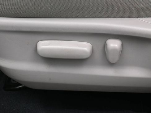 Used 2012 Toyota Venza LE image 10