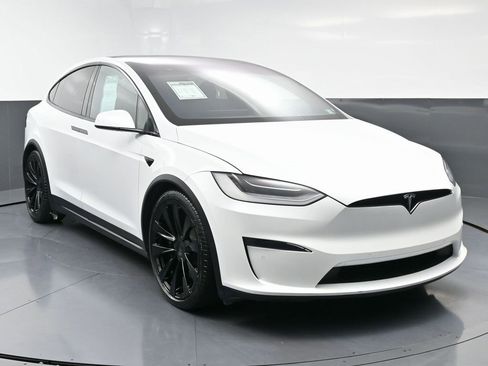 Used 2022 Tesla Model X image 2