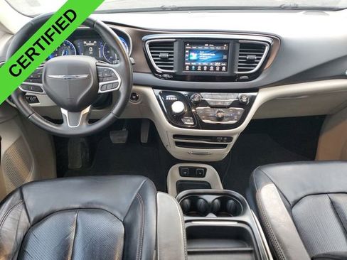 Used 2018 Chrysler Pacifica Touring-L image 20