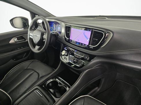 Used 2023 Chrysler Pacifica Limited w/ Uconnect Theater Family Group FWD image 46