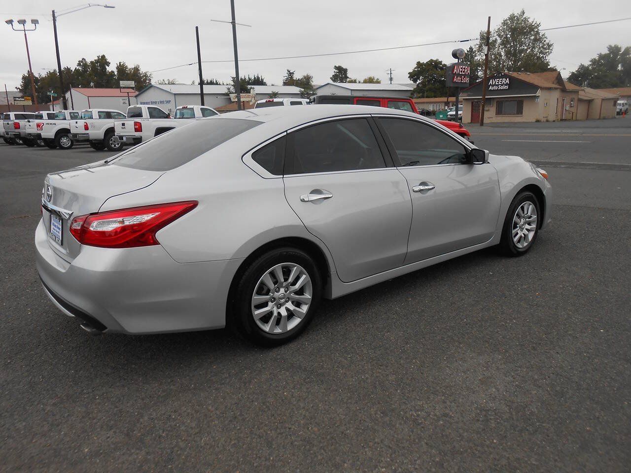 Used 2016 Nissan Altima 2.5 S w/ Power Driver Seat Package FWD image 9