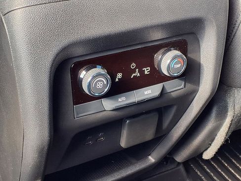 Used 2024 Chevrolet Traverse LT w/ Midnight/Sport Edition image 13