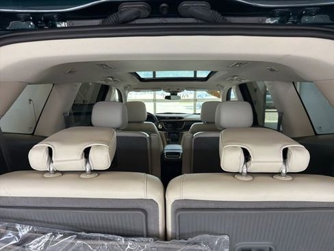 Used 2024 Cadillac XT6 Premium Luxury w/ LPO, Floor Liner Package AWD/4WD image 18