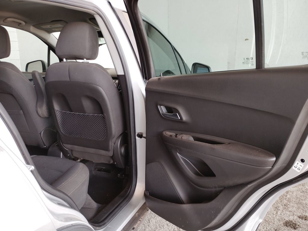 Used 2018 Chevrolet Trax LS AWD/4WD image 14