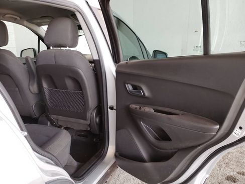 Used 2018 Chevrolet Trax LS AWD/4WD image 14