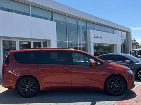 Used 2018 Chrysler Pacifica Touring-L Plus w/ Advanced Safetytec Group FWD image 5