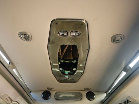 Used 2016 Mercedes-Benz Metris Passenger image 18