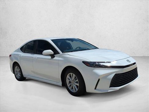 Used 2025 Toyota Camry LE FWD image 4