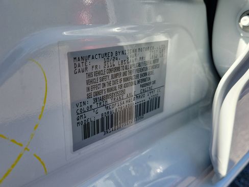 Certified 2025 Nissan Sentra S image 32