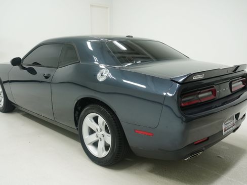 Used 2019 Dodge Challenger SXT RWD image 6