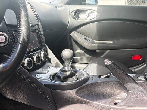 Used 2009 Nissan 370Z Coupe RWD image 6