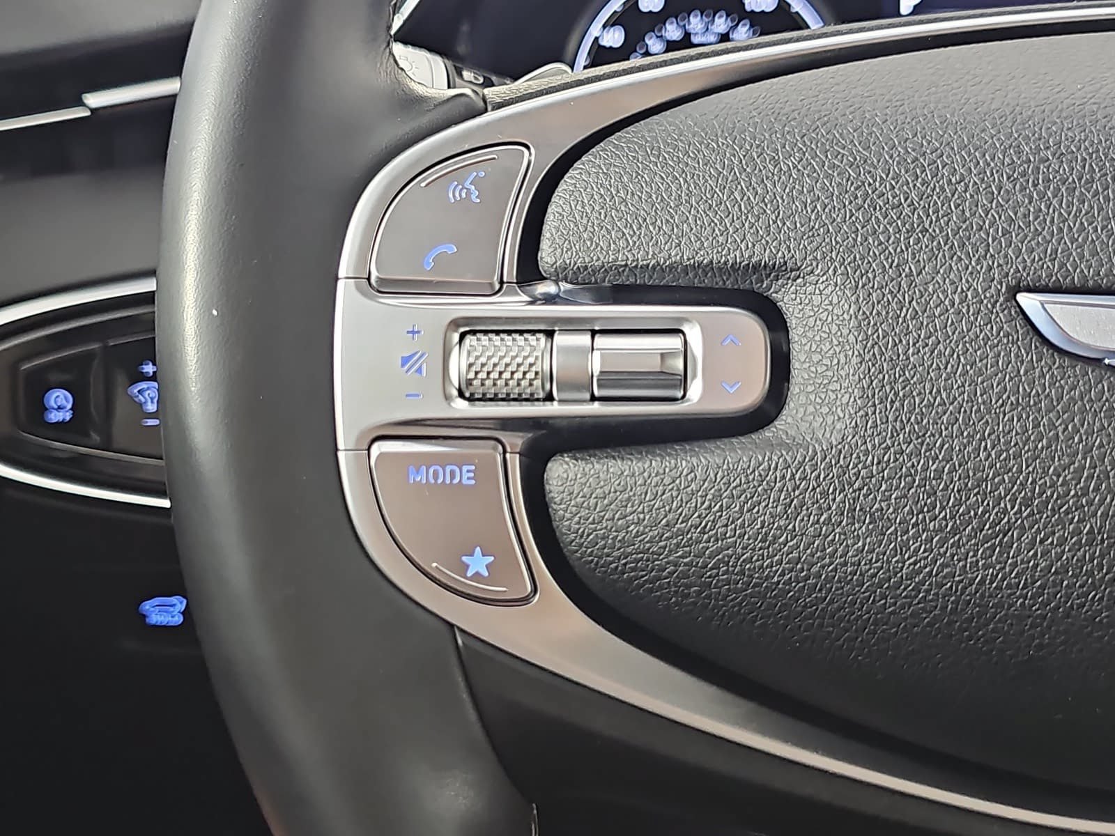 Used 2022 Genesis GV70 2.5T AWD/4WD image 17