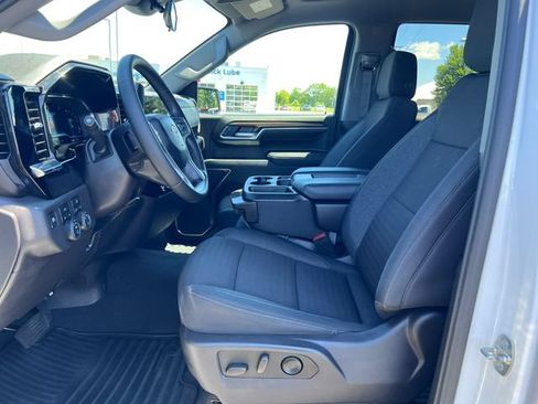 Used 2024 Chevrolet Silverado 1500 LT AWD/4WD image 3