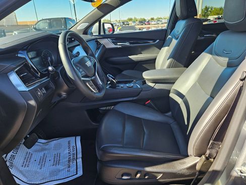 Used 2025 Cadillac XT5 Premium Luxury image 17