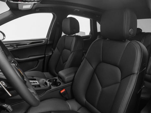 Used 2025 Porsche Macan image 35