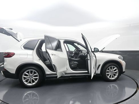 Used 2022 BMW X5 xDrive40i w/ Premium Package AWD/4WD image 44