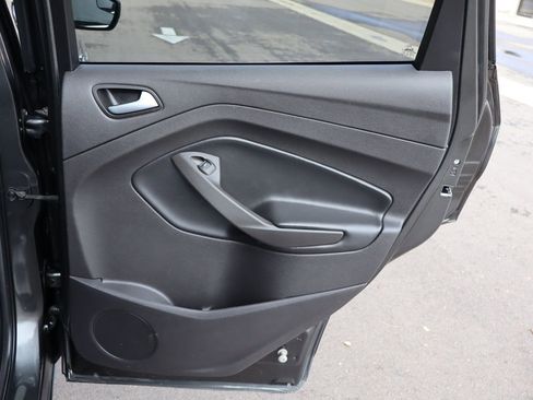 Used 2017 Ford Escape SE image 25