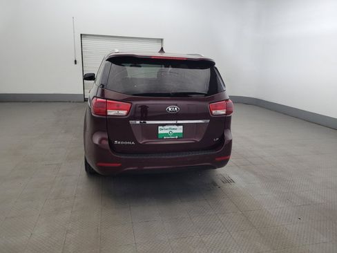 Used 2016 Kia Sedona LX w/ LX Convenience Package FWD image 6