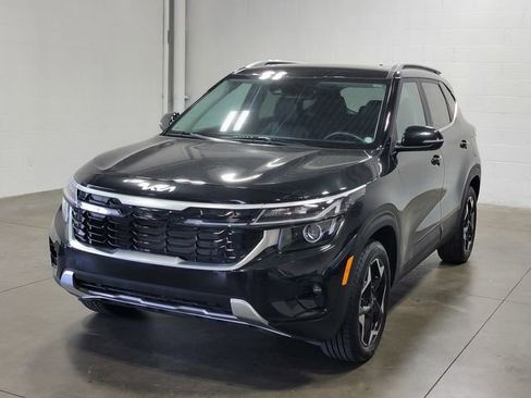 Used 2024 Kia Seltos EX AWD/4WD image 2