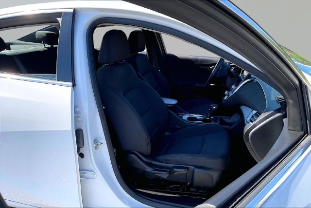 Used 2025 Chevrolet Malibu LS FWD image 19