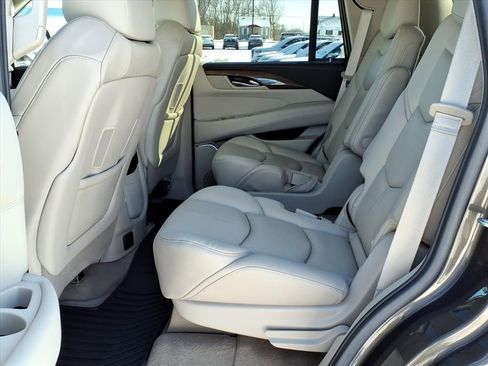 Used 2020 Cadillac Escalade Luxury image 16