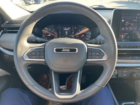 Used 2022 Jeep Compass Latitude image 11