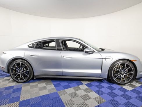 Used 2022 Porsche Taycan image 4