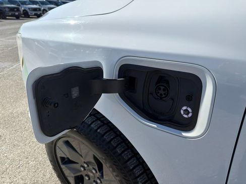 Used 2022 Ford F150 Lightning Lariat w/ Equipment Group 511A High image 13