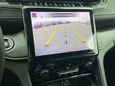 Used 2023 Jeep Grand Cherokee Limited AWD/4WD image 11