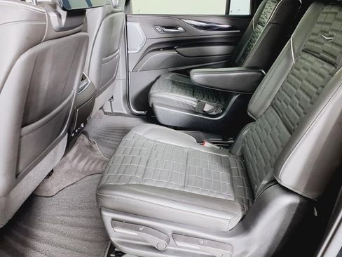 Used 2023 Cadillac Escalade ESV V image 7