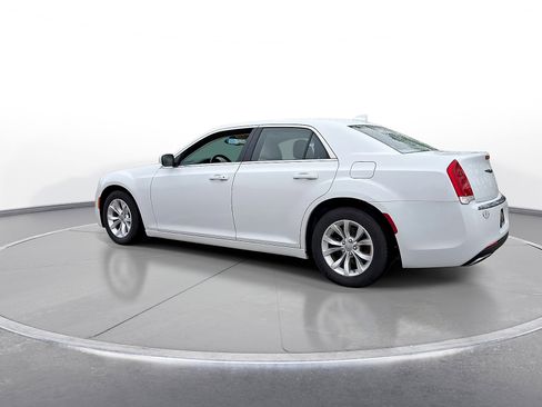 Used 2015 Chrysler 300 Limited RWD image 6