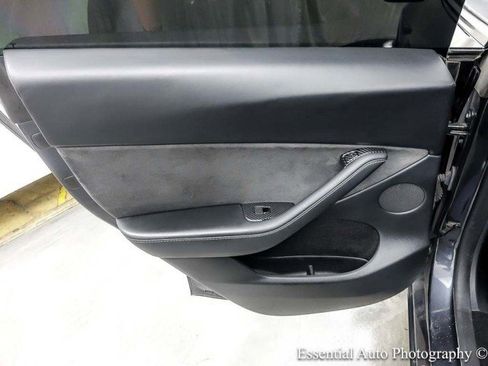 Used 2024 Tesla Model Y Long Range AWD/4WD image 37