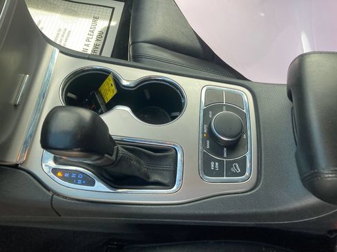 Used 2018 Jeep Grand Cherokee Limited AWD/4WD image 30