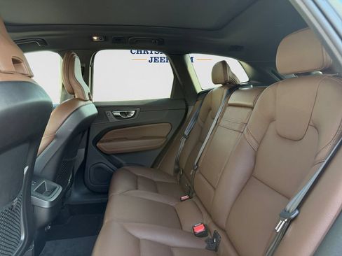 Used 2020 Volvo XC60 T5 Momentum AWD/4WD image 9